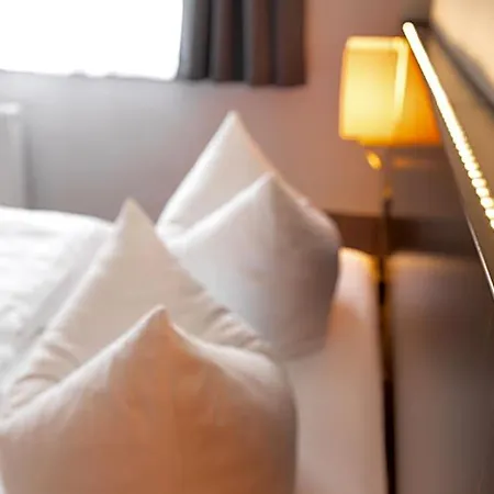 22 Hotel *