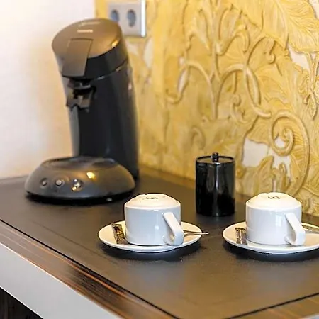 22 Hotel *